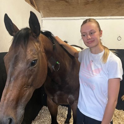 Equine enthusiast 🐎 Liverpool FC 🔴 WSL ⚽️ Foodie 🍔 Swiftie 🎵 You know I love the players, and you love the game 🎵 💖💖