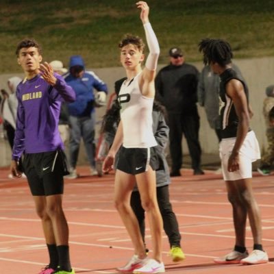 Permian High School 2025 | 4.0 GPA | 800 - 1:57.8 | 1600 - 4:35 | 5k - 16:11 | Varsity XC & T&F | 📧:bradeny2025@gmail.com