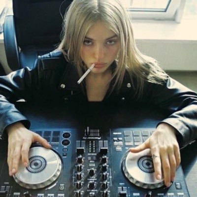 elyia_kiss's profile picture. degradation enthusiast, made for your pleasure. 🌟