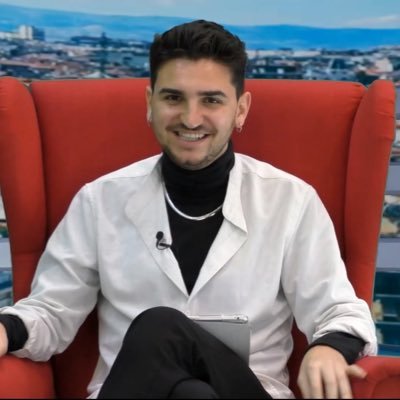 Graduado en Periodismo👨🎓. Actualmente, periodista🎙📺 en @SoydeMadridC hablo sobre cultura, política y, a veces, opino un rato.
