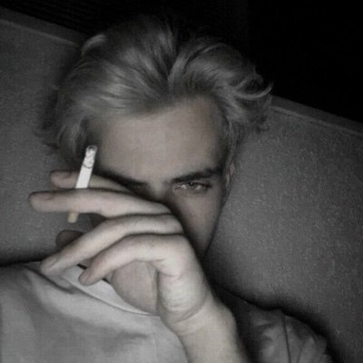 bookslov3rs's profile picture. hej jestem julka i kocham pojebane ksiazki