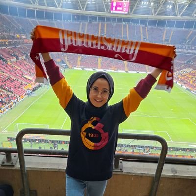 English Teacher 📚                

                                                            Severek öleceğiz @GalatasaraySK 💛❤