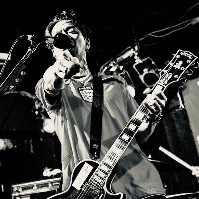 EASY GRIP、The AnnFeels、THE ROCKAWAYSのギター持った歌唄い。レーベル【3CHORD ENTERTAINMENT】代表。アニソンDJ。アカウント凍結中なので新アカウント作りました。 本人です。/PUNK/FOOTBALL/CLOTHES/#COYR