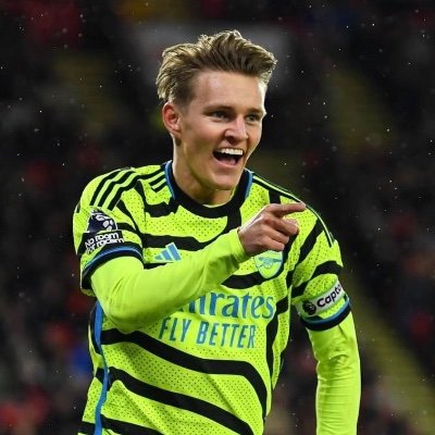 @Arsenal
 I tend to say stupid crap for no reason so don’t hesitate to yell at me
I do my best to stay unbiased 
I literally love Martin Odegaard
