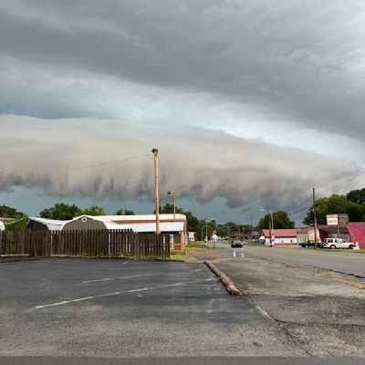 I'm 27 & a 2011 Super Outbreak Surviver & StormChaser