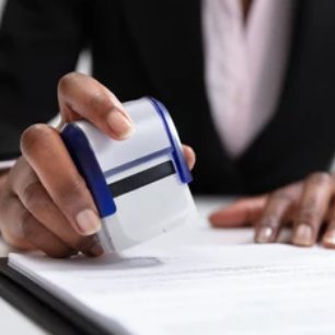 E-notary throughout the US; mobile notary in greater Chicagoland area.