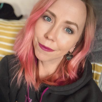 _emmycasey's profile picture. Appalachian. Photographer. Baker. Wife. Mama. Crohns+IBD•Ostomate and Advocate. Flower child. ✌🏻🌈🍃