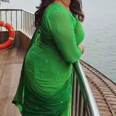 Unmarried Chennai.  F is dusky busty 22 final yr MBBS & M thick cock37,  investor. love to meet new friends, enjoy conversations over whiskey, swap/swing 4some
