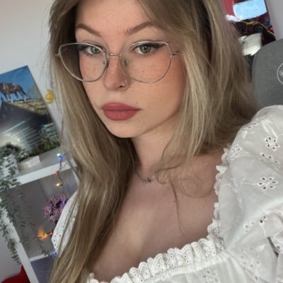 streamerka 😎🤙🏼 na twitterze piszę głupotki | instagram: yyyoulia