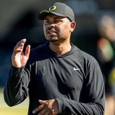 WR Analyst @OregonFootball . Bill Walsh Fellowship Participant @ChicagoBears
#GoDucks #W4L 🦍👐🏾   ✊🏾