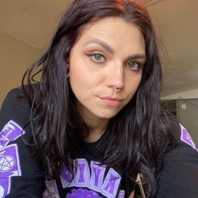 Tallulah’s mama💜 Esthetician🧖🏼‍♀️💄 Server🍽️🍻 Certified Reiki Practitioner🧘🏻‍♀️ Chris’s girl💍 Rest in punk rock @mybfisabum👼🏻💓