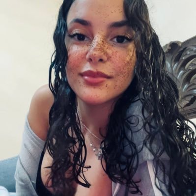 tofartadetize's profile picture. :)