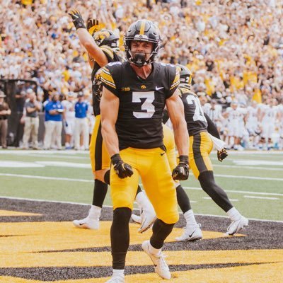 BIG DREAMS. | DB @hawkeyefootball🐤