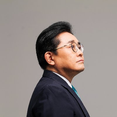 새미래민주당(새민주) 제2대 당대표
당대표비서실: 02-782-0410
★새로운미래 공동선대위원장, 총선백서특별위원장
★문재인 정부 청와대 정무수석(前)
★더불어민주당 원내대표/최고위원/국회의원(3선,서울 동작갑)(前)
★김대중 정부 청와대 국정상황실장(前)