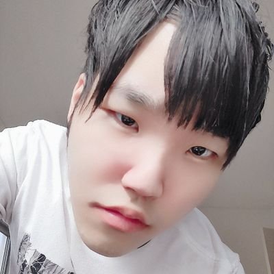 なんでお前ら俺の魅力わかんないの?あ、お前らみたいなDTでゴミみたいな奴は俺の魅力分かるわけないかwwそれより俺かっけぇ