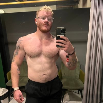 18+ Aussie dude, 100% Vers ginger🇦🇺 everything is big 🍑🍆 105kg. I answer all DMs personally on OF 🟥🟪🟦 OF in Linktree