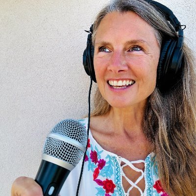 Decades in fashion led to a book & now a podcast! Join me as we explore the industry with special guests!
🎙️👗 #FashionPodcast