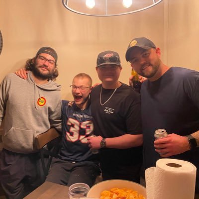 Fieldsy_33's profile picture. life goes on💁🏾 weather your ready or not, take each day with a grain of salt