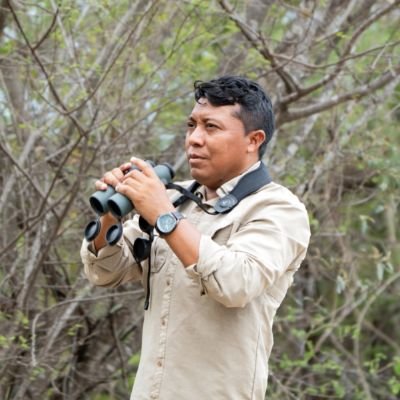 Guia especializado en Ornitología dedicado a la observación de Aves en la península de la Guajira, experto en Ecoturismo comunitario.