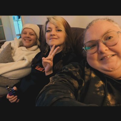 28 | Twitch Affiliate | T1D | 🏳️‍🌈♡ | I like to play games, mostly on https://t.co/LlpqIsXRpi | I'm not a girl, I'm a swarm of bees. 🐝