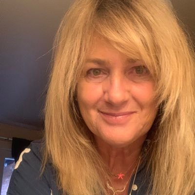 GladisOliveira4's profile picture. Turismólogo.. ama viajar .. jogar tênis e amo minha família!!