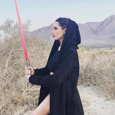 mae. maehem. she/they. darksider. cosplayer 🔗👇 formerly Lucas museum/skywalker ranch | the og stanakin