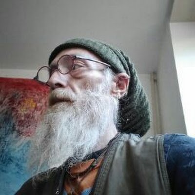 artiste peintre et sculpteur ainsi que jardinier...🤣🤪😜😇😅👨🌾☮🎶🎵