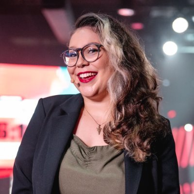 🇧🇷 Esports Caster & Host @CBLOL_English @UNITEesports @ReveLAHCasters 🌸 Vtuber ✉️ Contact: sophiadeipanema@gmail.com