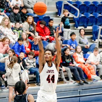 dream big🏄🏽♂️ 6’5 Jr guard/forward ✈️ 3.3gpa🎓