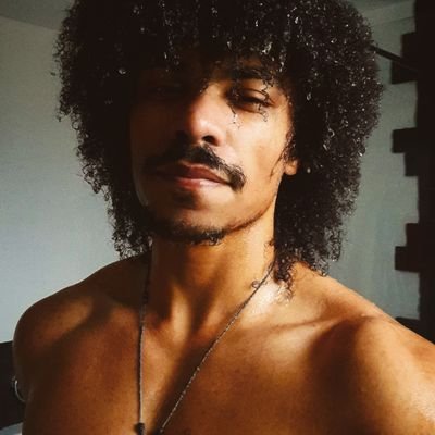 love everything
26 yo, music producer.
music's life