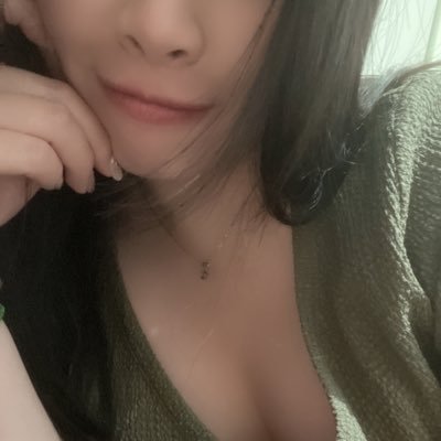 chaacc29's profile picture. 厭蠢｜味道控｜只喜歡自己🤍