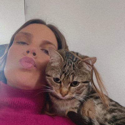 florine_dntn's profile picture. Florine. 31 ans. Le Quesnel 🏠 Professeure des écoles 👩🏼‍🏫 Running girl & canicrosseuse 🏃‍♀️Orka 🐺 Ouna & Uki 🐱 Hugo 🫶