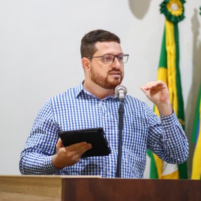 Adotado, δούλος de Cristo, pai de Asafe e de Lia, visitante de livros, amante do koinê, fã de (quase) todos.