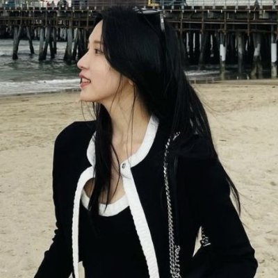 inconsistent au writer whose imaginatios are halo halo
BINI & TWICE stan!!