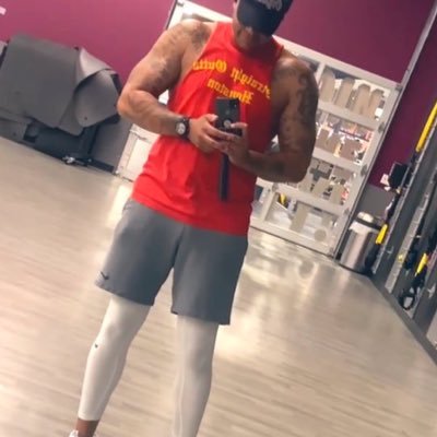 6’6”Creole⚜️, #MaisonHouston God, Family, Money 💰 #SneakerCollector ball 🏀 is life! Gym Junkie!