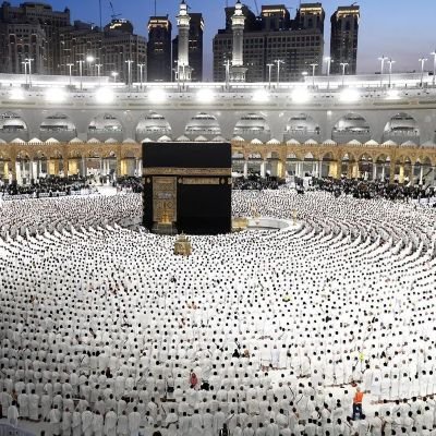 انتمائي عربي .. فأرض العروبة وطني وأهلها اهلي ..
اتشرف بالجميع واتابع من يتابعني ... فما اكتبه يعبر عن شخصي ... فالجمال جمال الروح.. والحسن طيب التعامل