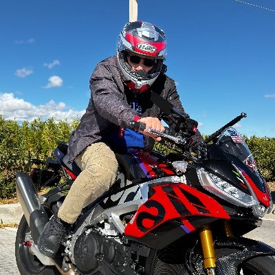 Avid Jorge Lorenzo and  MotoGp fan.  Motorcyclist. Spartan. Amateur Photographer and all things High Tech. 2021 Ducati super sport  950 S 2023 aprilia Tuono V4F