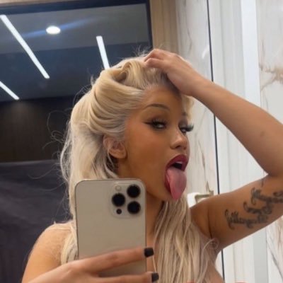 @iamcardib @glotheofficial Fan Account 🥰Music& entertainment Lover Gamer Gyal Xbox/Twitch Queennofwar