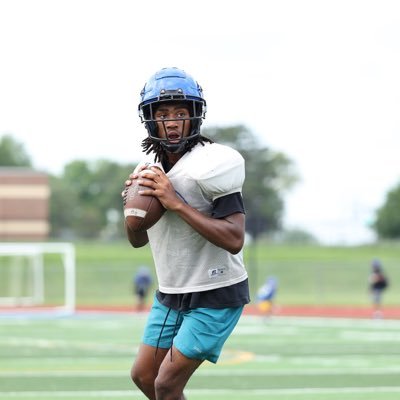 Ruskin'26| Kcmo | 8162260162 | GPA 3.0 |5’11 160 -QB |HC tim.callaghan@hickmanmills.org 0 offers 0 interest looking for a opportunity varsity player