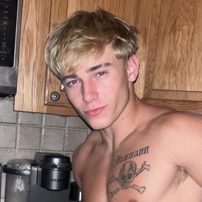 18 year old stud. sub to my onlyfans and follow main: @dirkxof