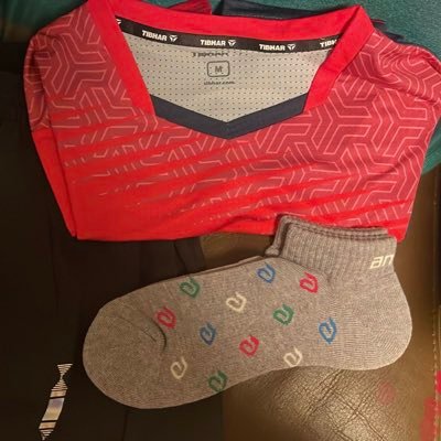 lbravista1017's profile picture. 卓球と山用、卓球は13年、山は20年くらい。中学ペン、高校シェークフォア表、今は裏裏シェーク。山の行より里の行。月一登山、時々アルプス。月山大好き。高みに行きたいけど
