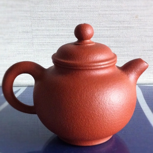 安い茶壺ですが養壺中。50年後が楽しみです。