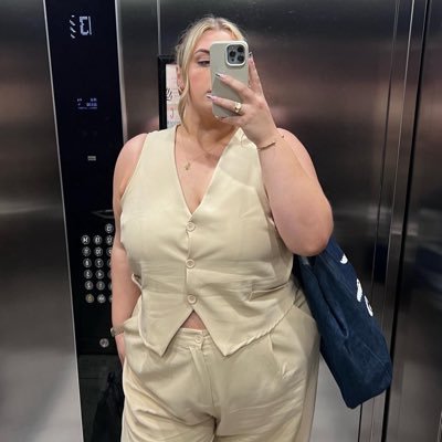rae_ayanna's profile picture. A philanthropist! Drop your cashapp, PayPal, Apple Pay or Venmo to get your bills sorted!