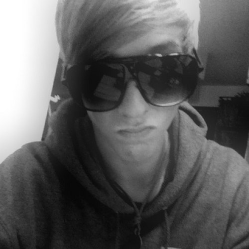 StowellEric's profile picture. 18 Years Old & I love Fashion, Traveling, and my iPhone4 :) ~Model Out Of Work~