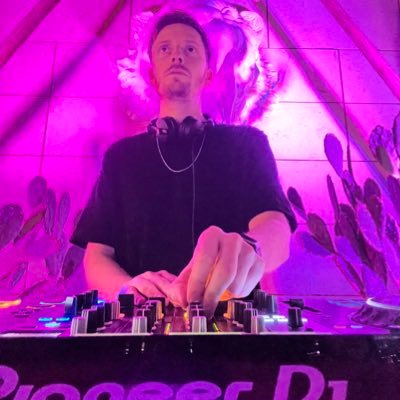 Dj and producer @ Süisse.
Owner @ SüisseRags.
https://t.co/vkOqKBPHb8