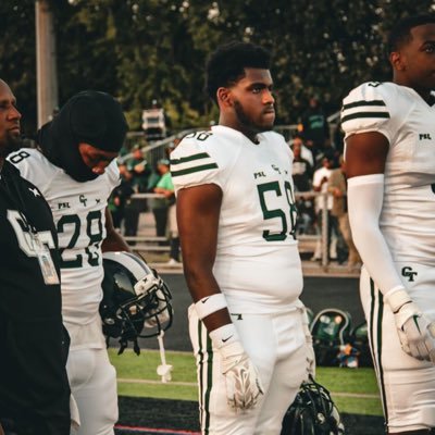 |Cass Tech Class of 2026| |OG/OT| |6’2| |250| 🟢⚪️ 3.1 gpa