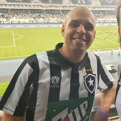 Advogado, especialista em Direito Desportivo e na Lei da SAF.
Botafogo de Futebol e Regatas.