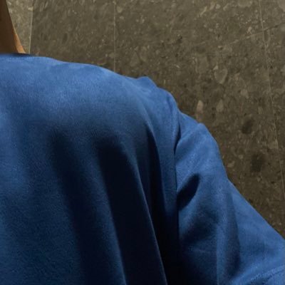 اقترب مني ترا الدنيا فرص