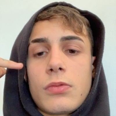 eu e o krawk escutando mc hariel .