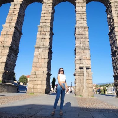 Periodisme /UJI 🗞️🎙️ Cultura i actualitat M’exalta el nou i m’enamora el vell (J.V)